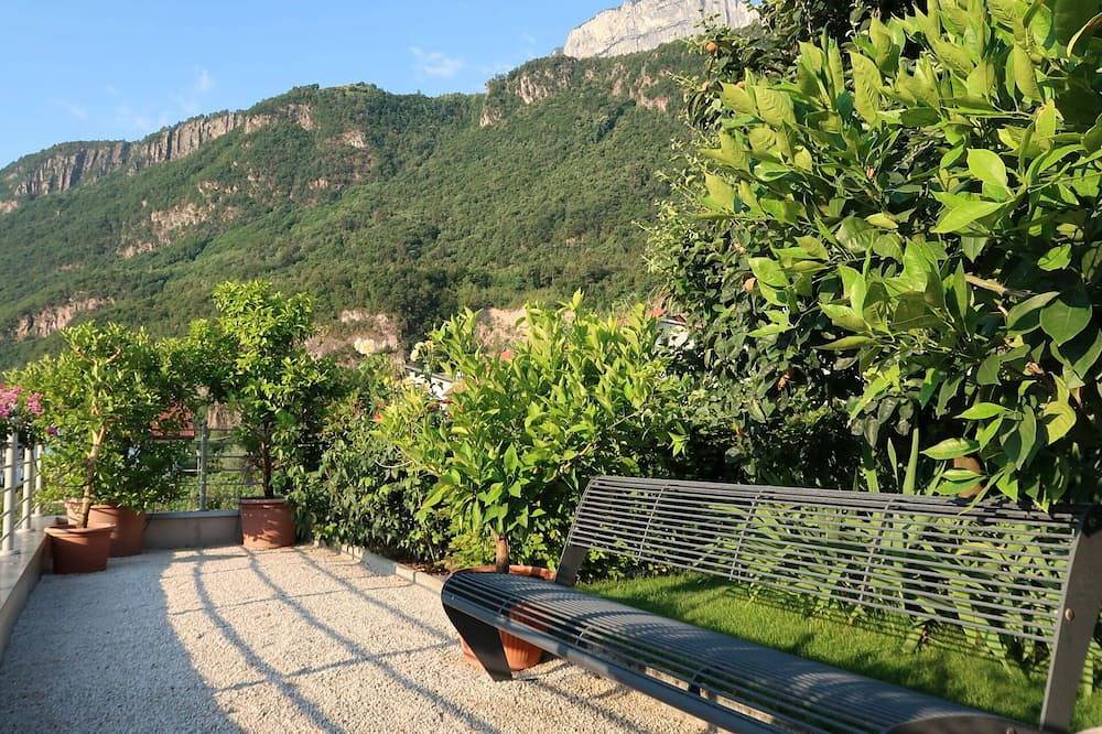 Ganze Wohnung, Herrliche Wohnung für 4 Leute mit  W-Lan, Pool, Tv und Innenhof in Andrian, Nonsberggruppe