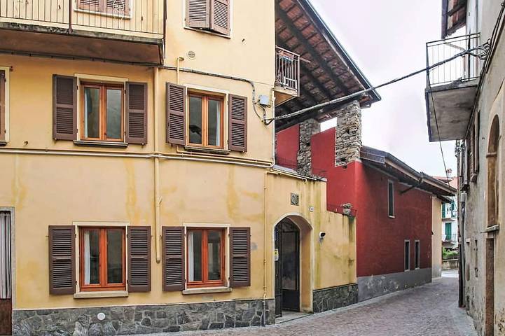 Gîte pour 4 personnes, avec balcon à Brovello-Carpugnino