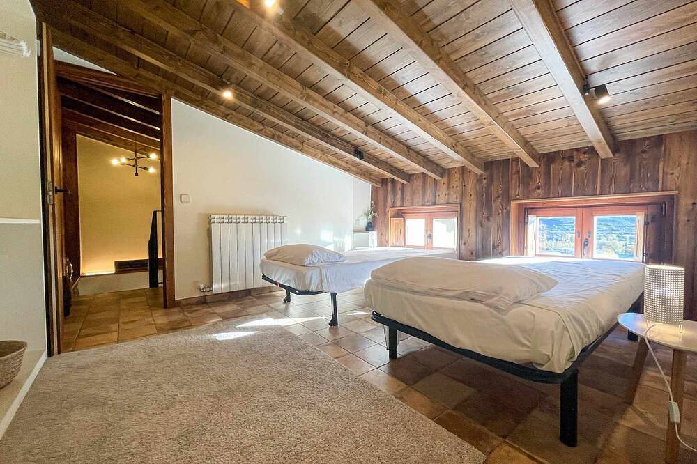 Entire apartment, Puigcerdà Cal Gatesques 4 in Puigcerdà, Catalan Pyrenees
