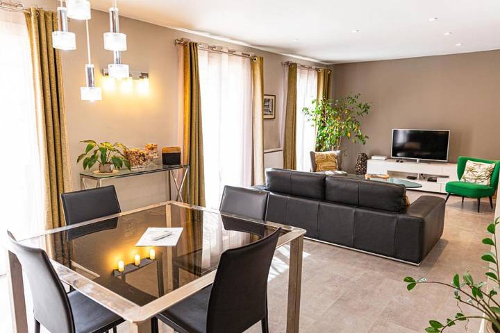 Location de vacances pour 4 personnes, avec piscine ainsi que jardin et jacuzzi à Saint-Martin-de-Crau - 2