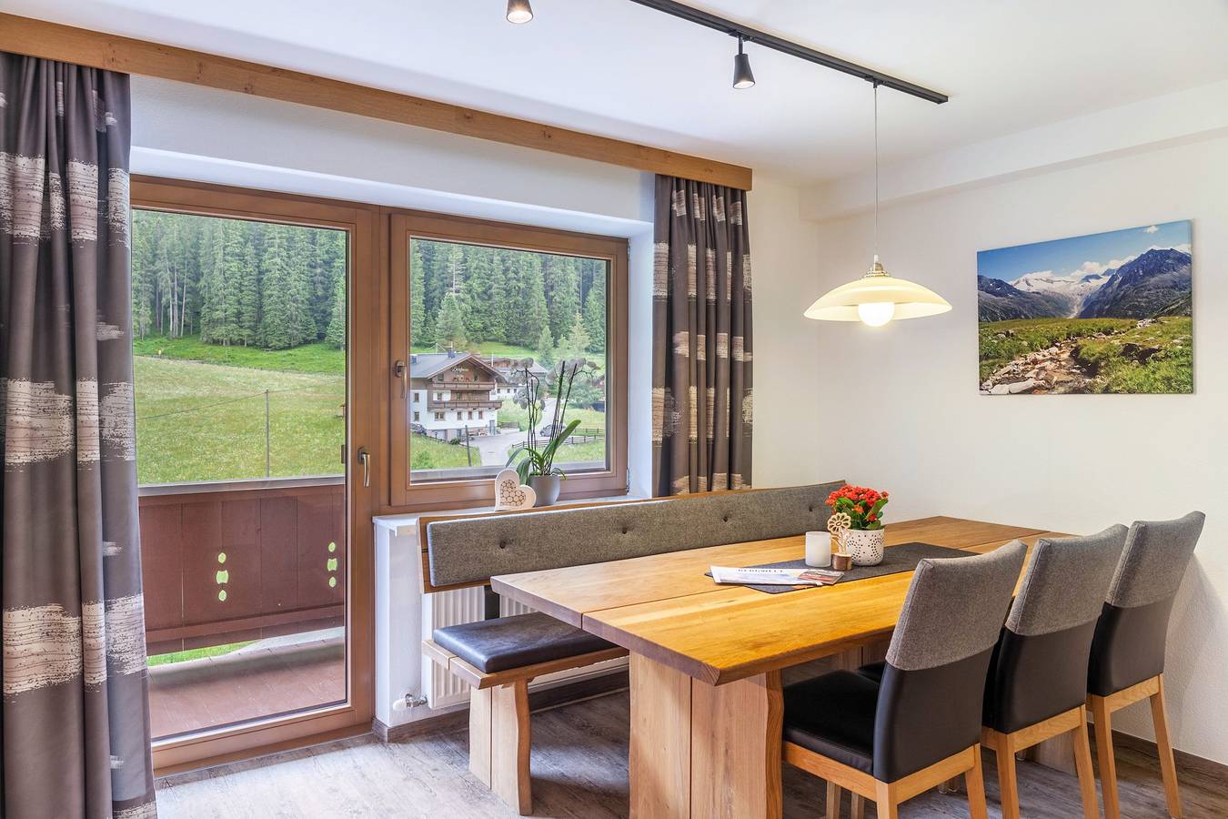 Ganze Wohnung, Ferienwohnung 'Haus Marchegg - Gletscher' mit Bergblick in Hintertuxer Gletscher, Hintertux