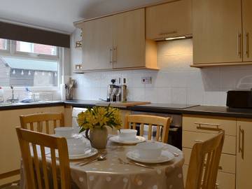 Holiday Rental for 4 People in Buxton, Peak District, Photo 2