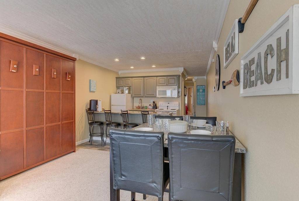 Ganze Wohnung, 'Latitude Adjustment' - Gem��tliche Wohnung am Strand mit herrlichem 3rd Floor View! in Lincoln City, Devils Lake (OR)