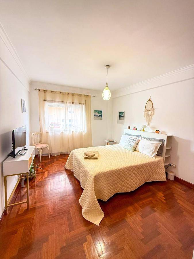 Apartamento de férias inteiro, Superhost Stay Spacious Double Rooms near Lisbon and Beaches in Corroios, Halbinsel von Setúbal