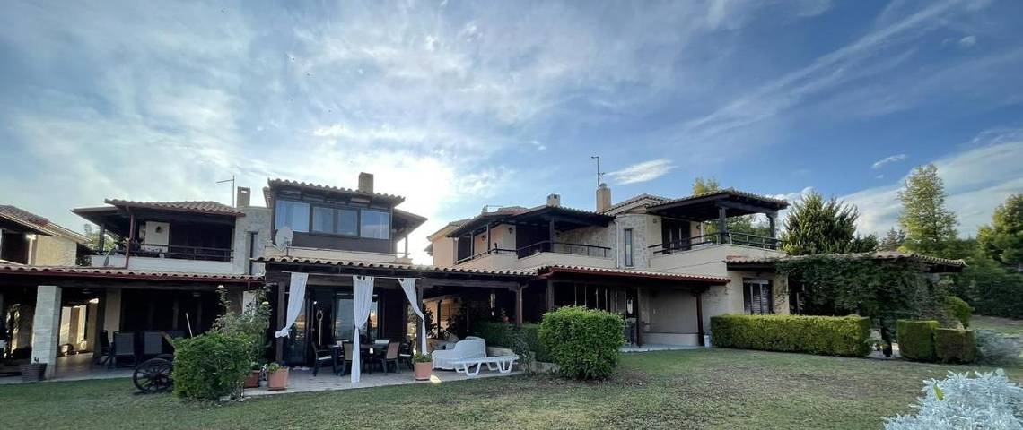 Ferienhaus für 8 Personen, mit Pool und Garten sowie Ausblick