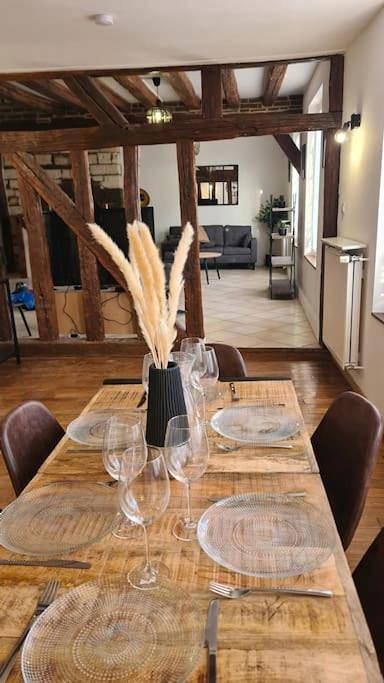 Appartement entier, Three-Bedroom Apartment in Troyes, Aube