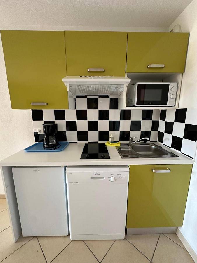 Location de vacances pour 2 personnes, avec balcon et piscine ainsi que jardin et jacuzzi dans Circuit Paul-Ricard - 4