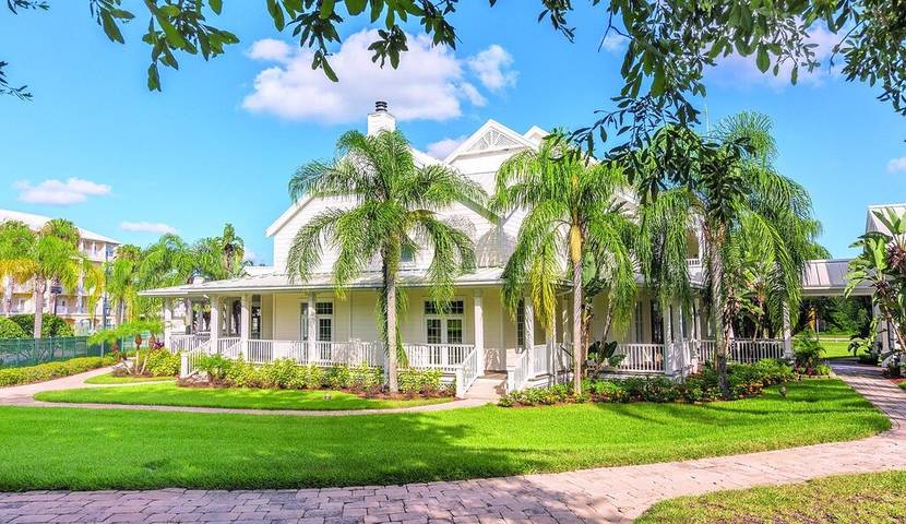 Hotel for 6 people, with children pool and terrace as well as pool and hot tub in Central Florida