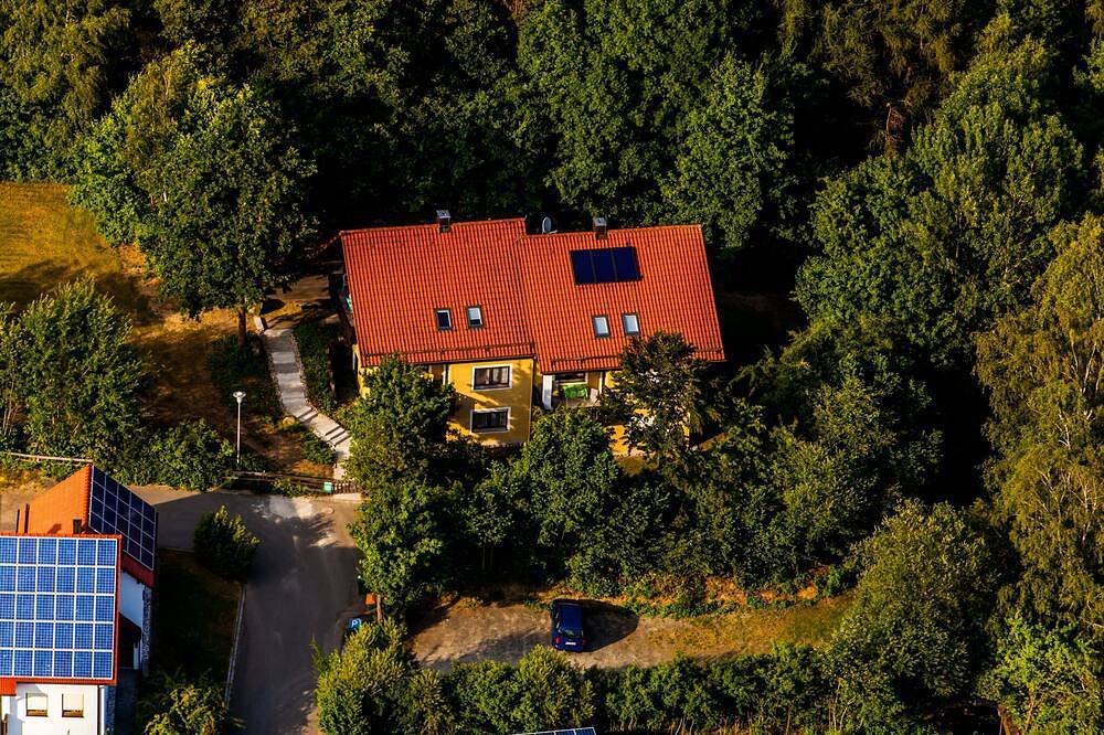 Ganze Wohnung, Helle Ferienwohnung (56 qm) für bis zu zwei Personen mit Terrasse in Neunburg vorm Wald, Naturpark Oberpfälzer Wald