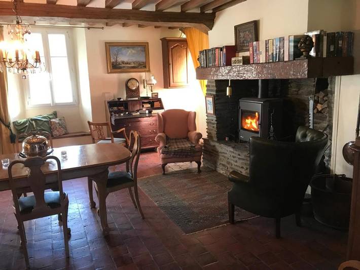 Location de vacances pour 3 personnes, avec jardin ainsi que vue et piscine à Litteau - 2