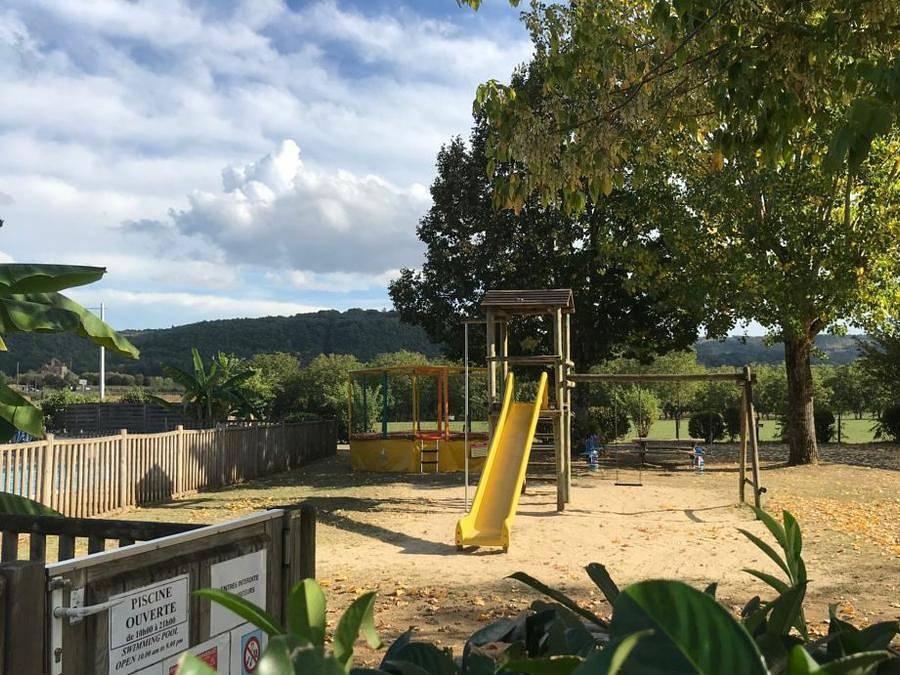 Camping Le Bosquet - Mobilheim 4 personen - Bikini - 2 Zimmer - 23 m2 (+halbüberdachte Terrasse 11 m2) 4 Personen in Domme, Périgord Noir