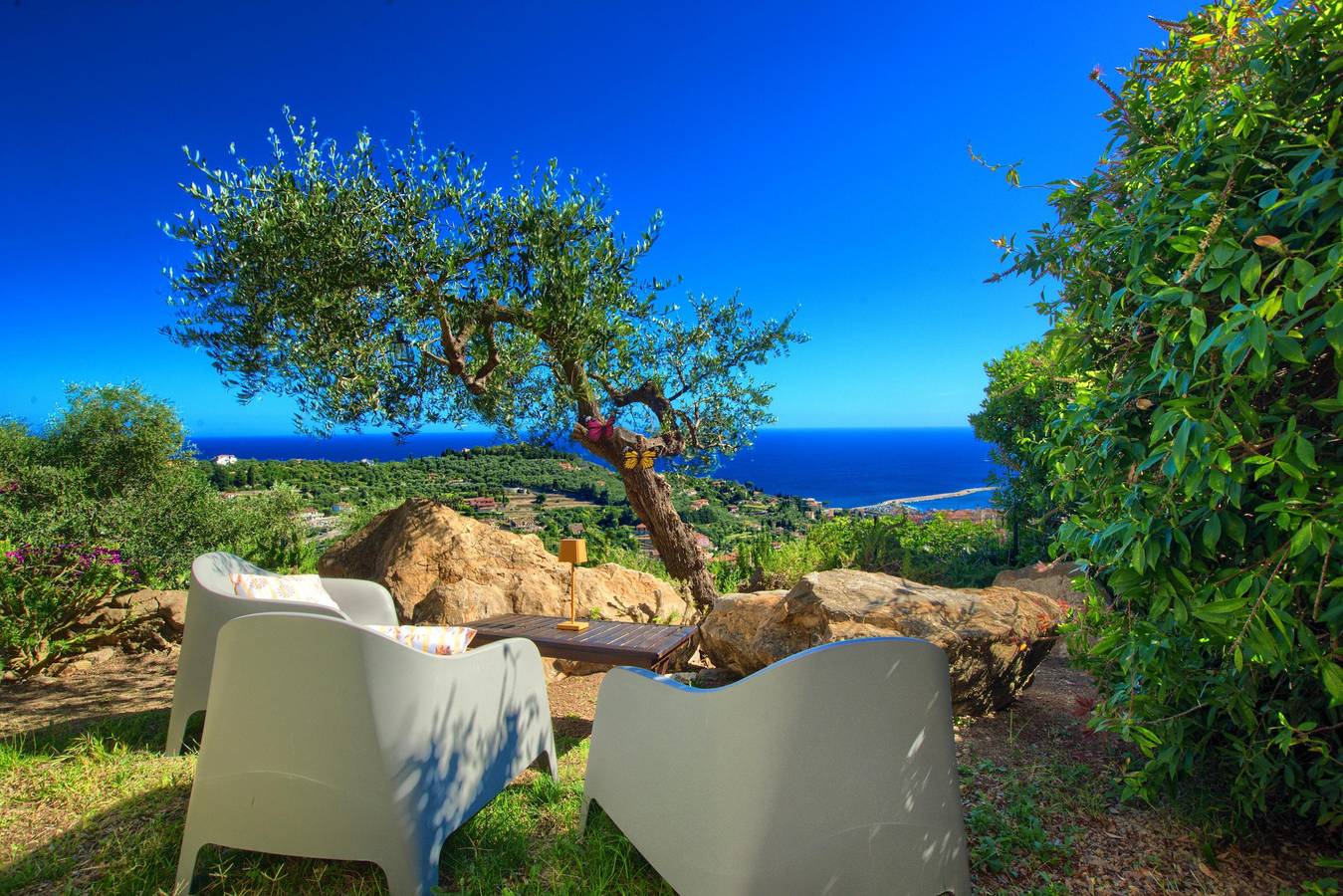 Residenz für 2 Personen mit Balkon/Terrasse in Oneglia, Imperia