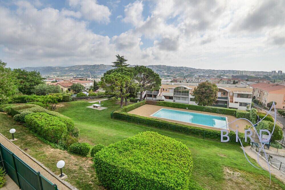Geheel appartement, Large studio with swimming pool and open view in Saint-Laurent-du-Var, Cannes regio