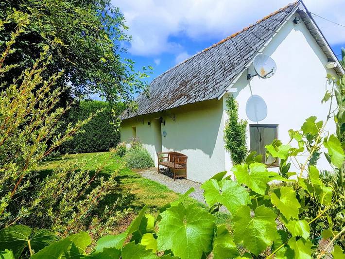 Gîte pour 4 personnes, avec terrasse et jardin à Courson