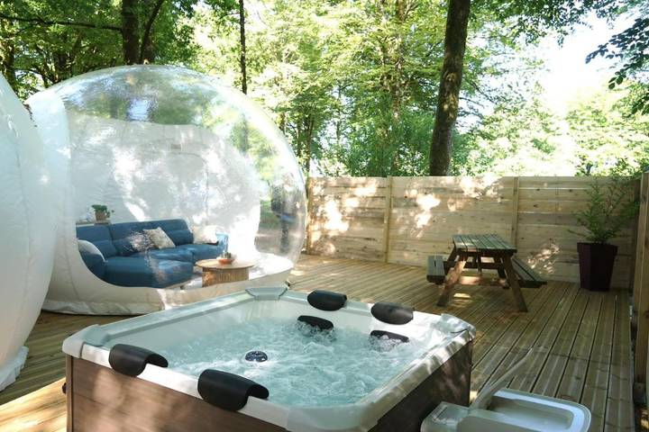 Gîte pour 5 personnes, avec Balcon et Terrasse ainsi que Jardin et Sauna