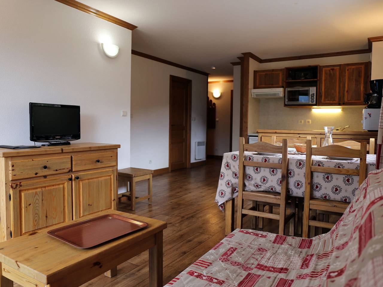 Entire apartment, Spacious apartment for 6 with great view in Aussois, Wifi in Aussois, Saint-Jean-de-Maurienne region