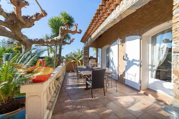 Villa pour 12 personnes, avec piscine et terrasse, animaux acceptés à Carqueiranne - 2