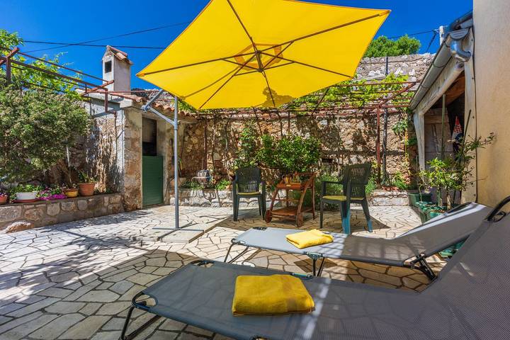 Ferienhaus für 4 Personen, mit Terrasse und Garten, mit Haustier in Kroatien