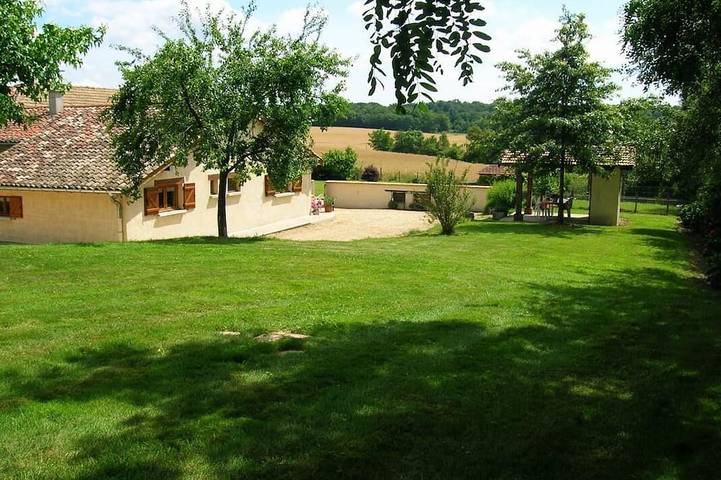 Location de vacances pour 6 personnes, avec Jardin dans Saint-Étienne-sur-Chalaronne