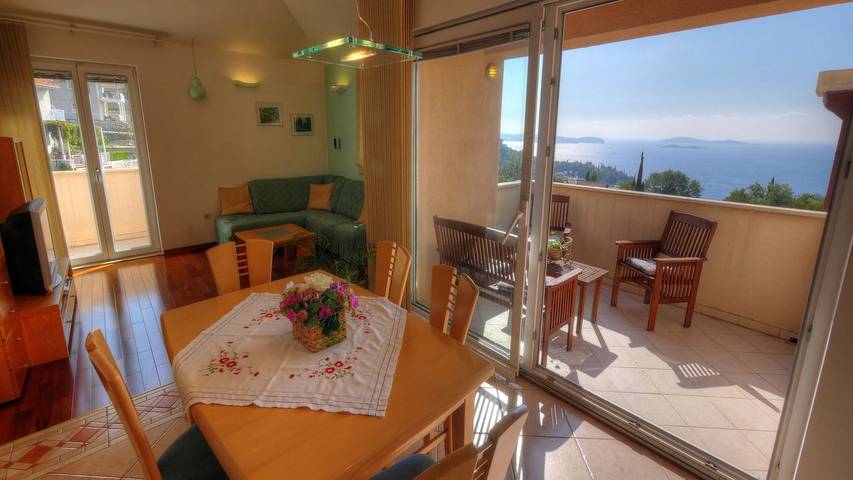 Ferieleilighet for 3 personer, med terrasse i Mlini