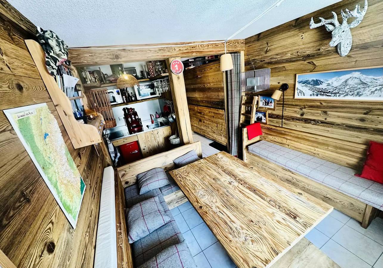 Entire studio, Superb fully renovated studio close to the village centre in Val-d'Isère, Vanoise National Park