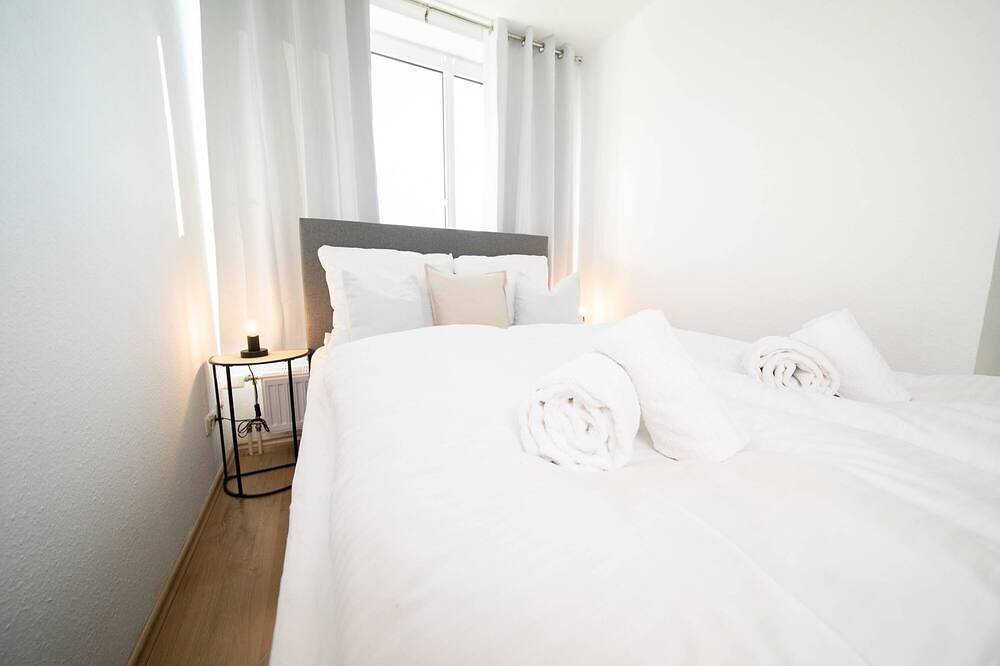 Entire apartment, Studio White | Central | Balcony | Fair | Kitchen in Neuss, Düsseldorf region