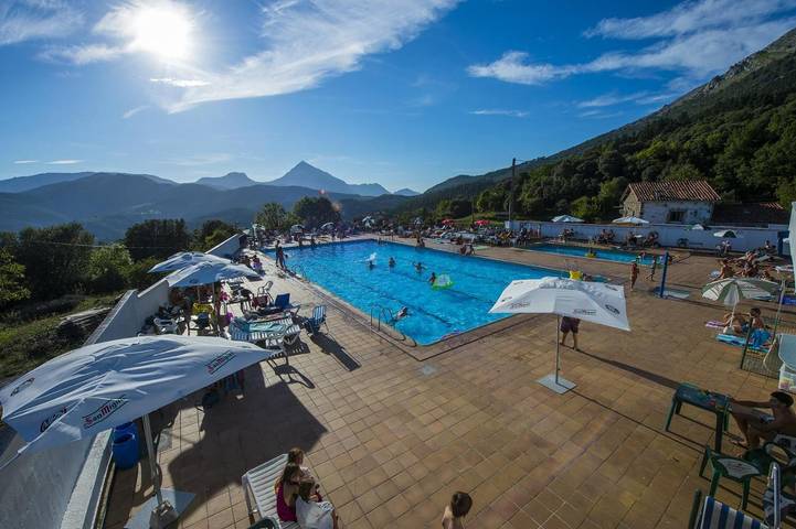 Casa de huéspuedes para 2 personas, con terraza además de piscina y vistas en Guipúzcoa