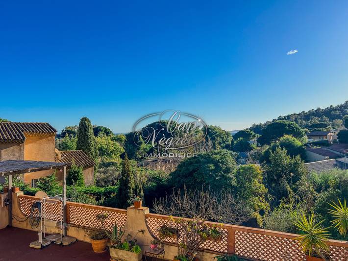 Gîte pour 4 personnes, avec terrasse dans Pramousquier - 2