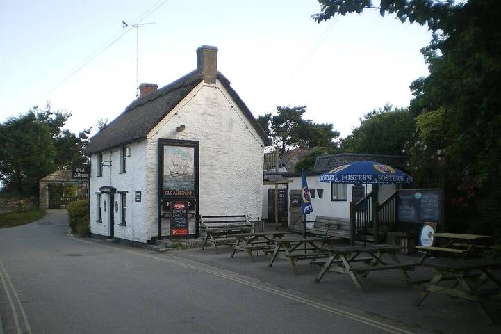 Holiday rental for 11 people, with terrace and hot tub as well as garden in Crantock