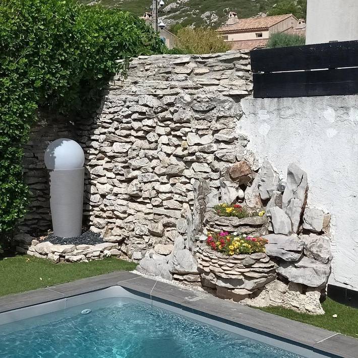 Chambre d’hôte pour 2 personnes, avec jacuzzi et terrasse ainsi que piscine et jardin