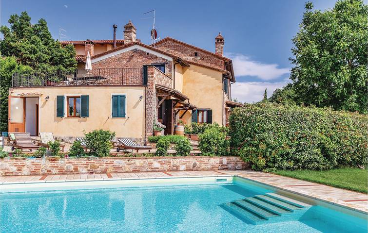 Amplio alquiler con piscina y aparcamiento in Castiglione del Lago, Lago Trasimeno