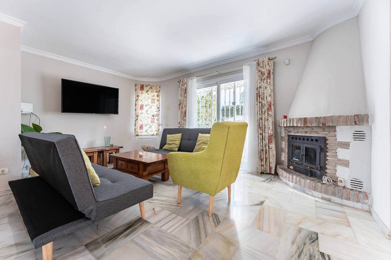 Apartamento 'La Cala Mijas Playa Club' con vistas al mar, Wi-Fi y aire acondicionado. in La Cala de Mijas, Mijas