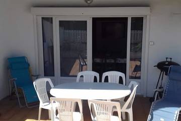 Gîte pour 5 personnes, avec terrasse dans Plage des Sables-Vignier