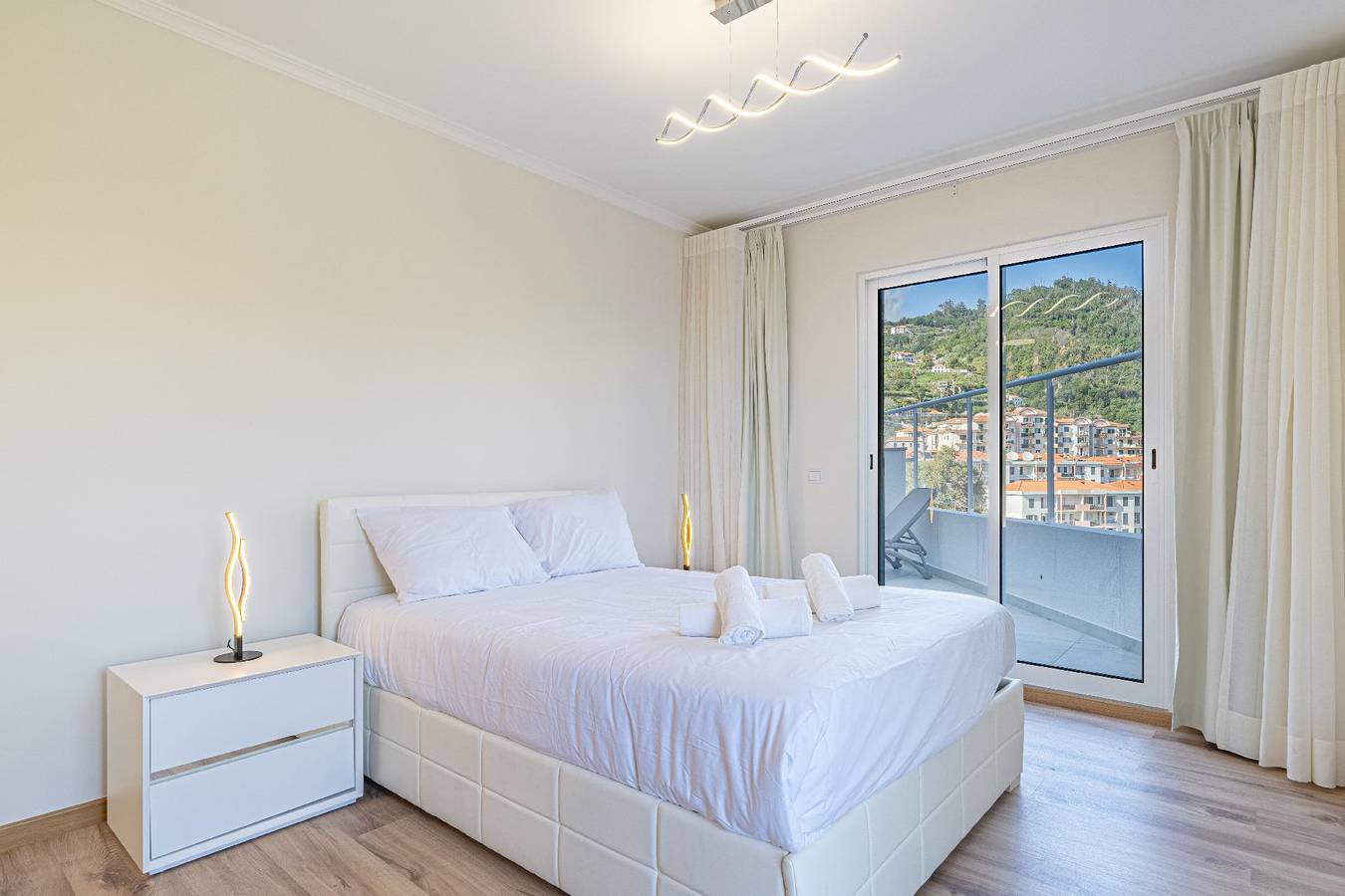 Ganze Ferienwohnung, Ferienwohnung "Sonnenblume" mit Gemeinschaftspool in Caniço, Madeira