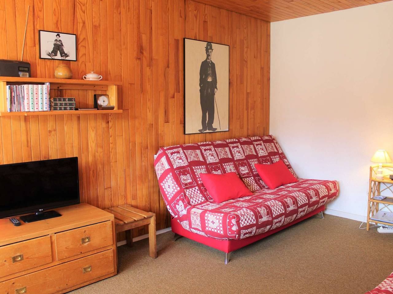 Entire apartment, Cozy 1-Bedroom Apartment, Sleeps 6, Steps from Ski Lifts & Shops in Vars Les Claux in Vars, Briançon region