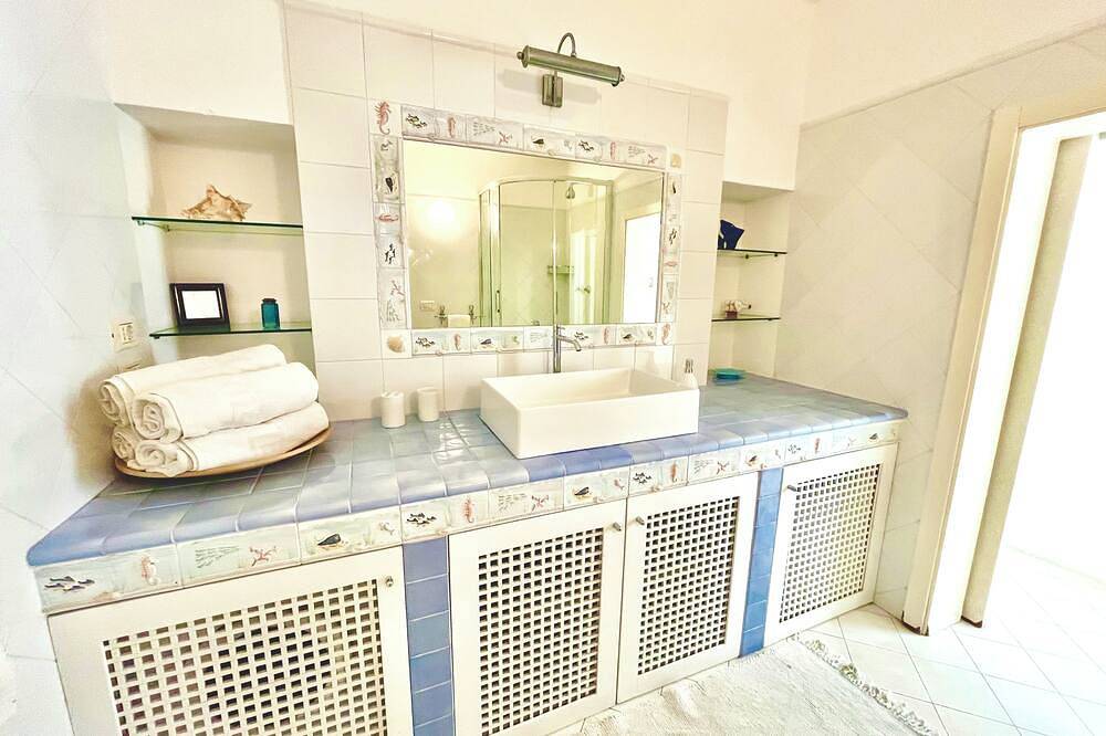 Apartamento entero, Charming rooftop apartment just 20 m from the sea with a fantastic sea view in Marina di Ostuni, Salento