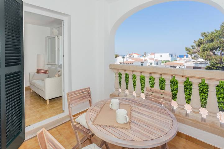 Ganze Wohnung, Ferienwohnung 'Delfín 8' mit Gemeinschaftspool, Wlan und Klimaanlage in Cala Blanca, Ciutadella