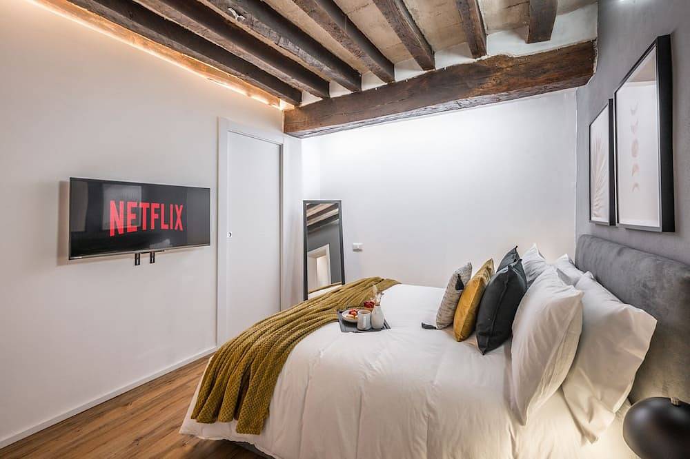 Entire apartment, [Design & History Downtown] Hello Beautiful in Modena, Modena Province