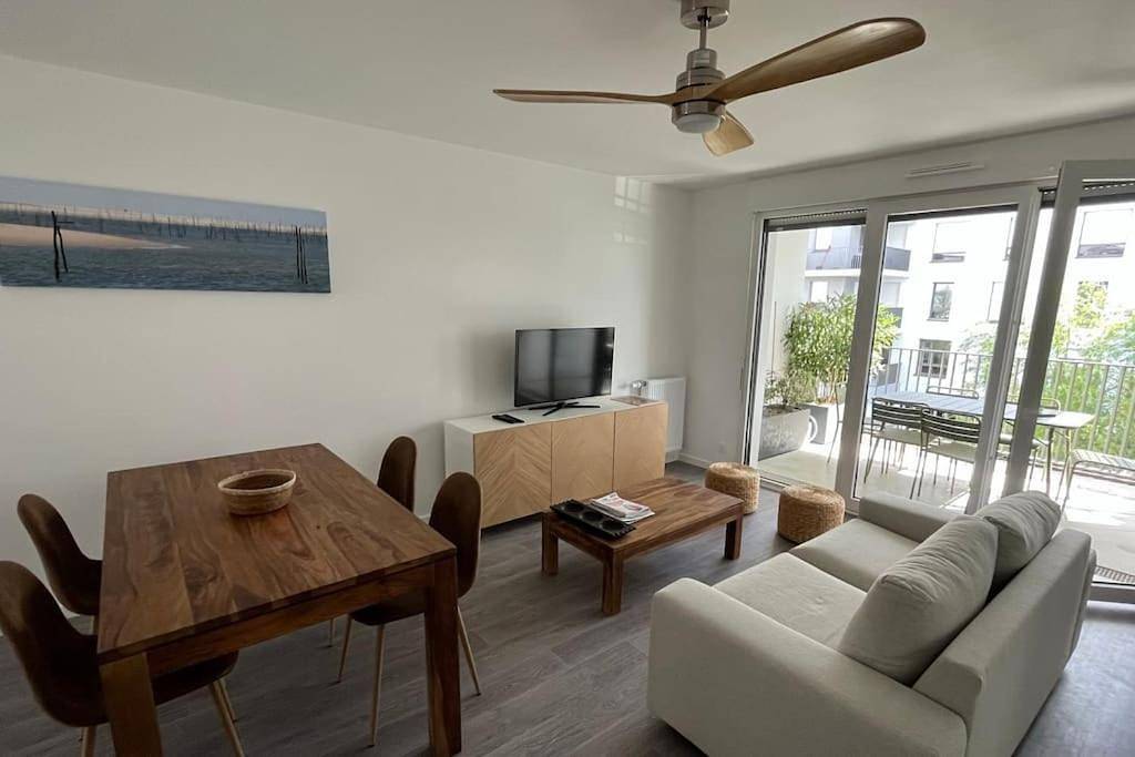 Appartement entier, Appartement cosy 80m2 au pied du tram de Bordeaux in Eysines, Région de Bordeaux