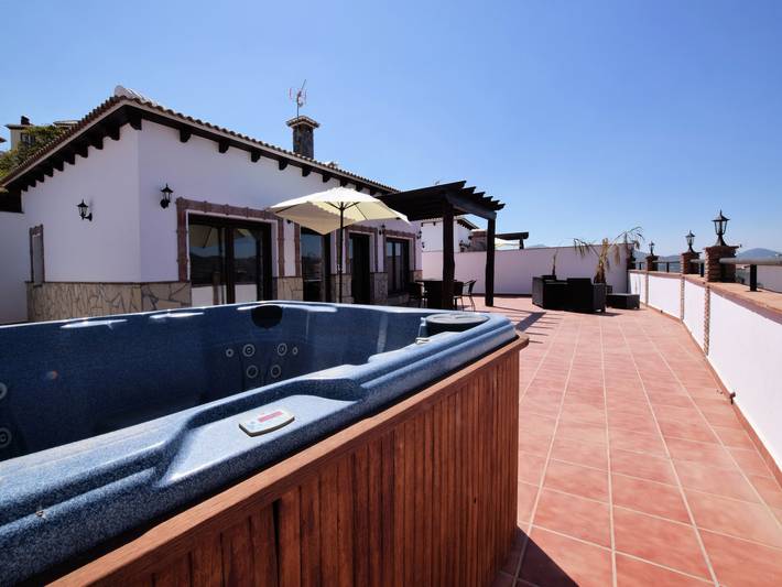 Magnifique villa avec jacuzzi in Canillas de Albaida, Cordillera Penibética