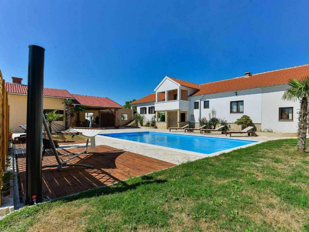 Villa in Zadar mit Schwimmbecken in Benkovac, Grad Benkovac