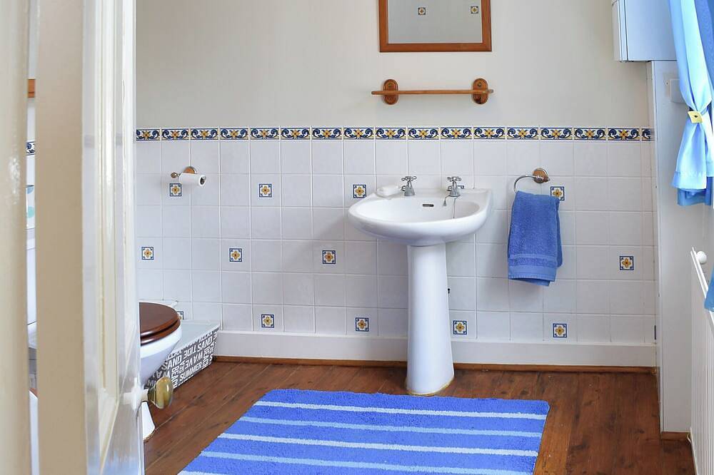2 bedroom accommodation in Ventnor in Ventnor, Isle of Wight