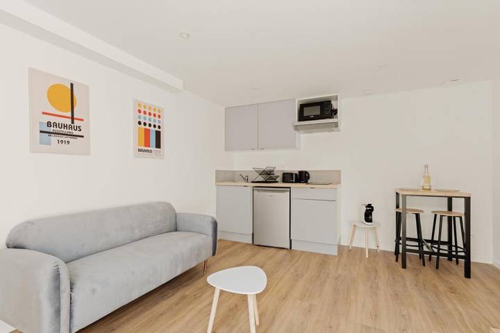 Gîte pour 2 personnes, avec Terrasse à Décines-Charpieu - 2