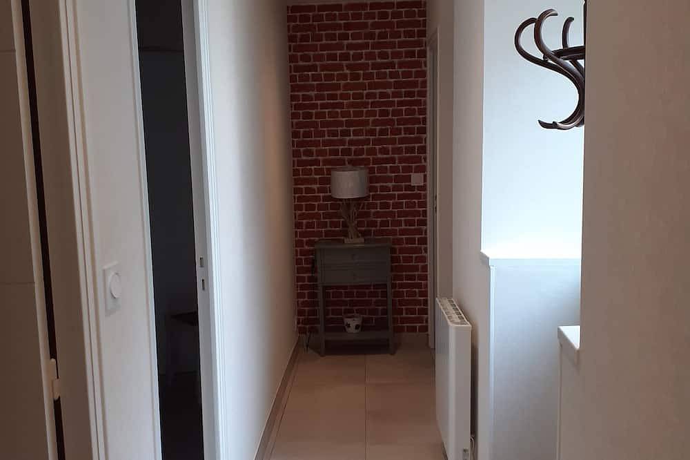 Appartement entier, Plouhinec: appartement dans longère in Plouhinec (Morbihan), Côte des Mégalithes