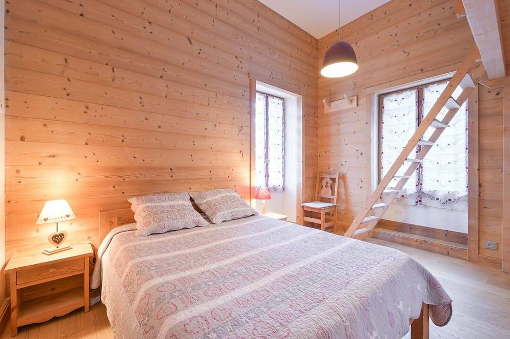 Quiet Independent Accommodation in a Mountain Village in Le Bois, Les Trois Vallées