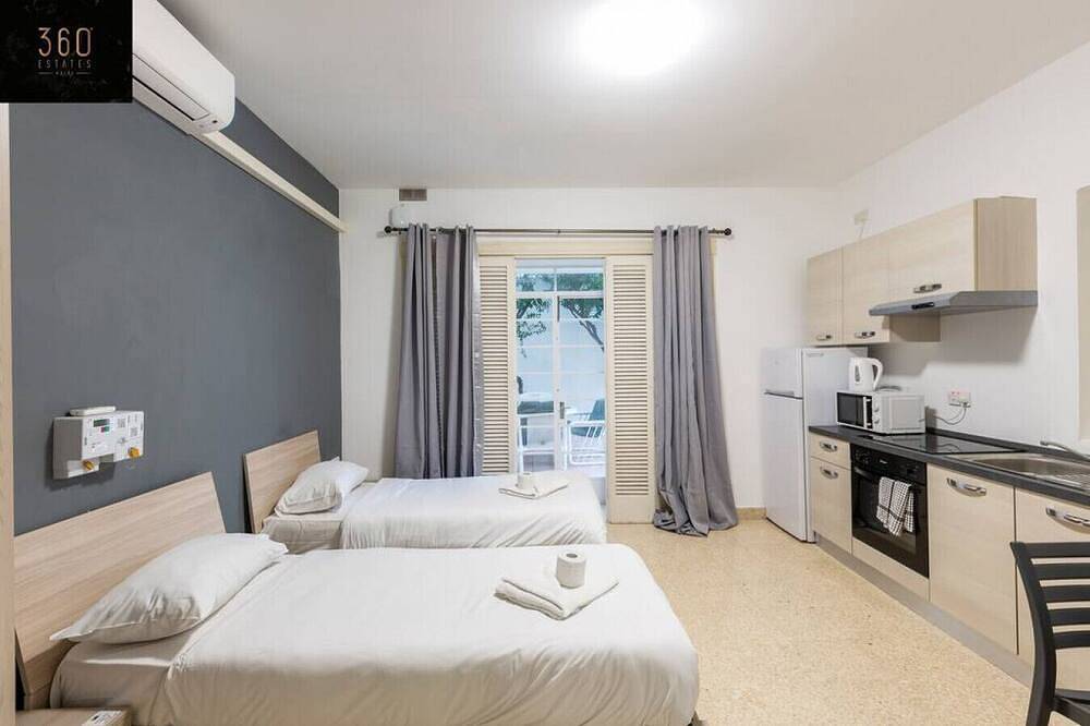 Spacious Num1 house in Swieqi - Sleeps 18 w/Wifi in Swieqi, Ilha de Malta