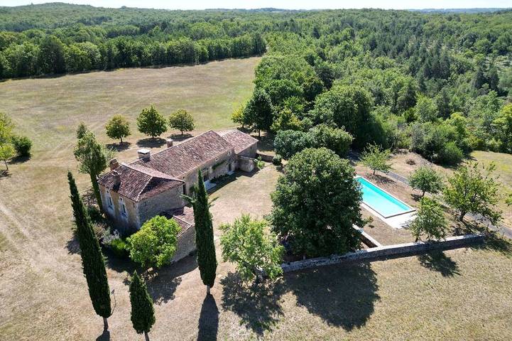 Location de vacances pour 22 personnes, avec jardin, animaux acceptés à Saint-Laurent-des-Bâtons