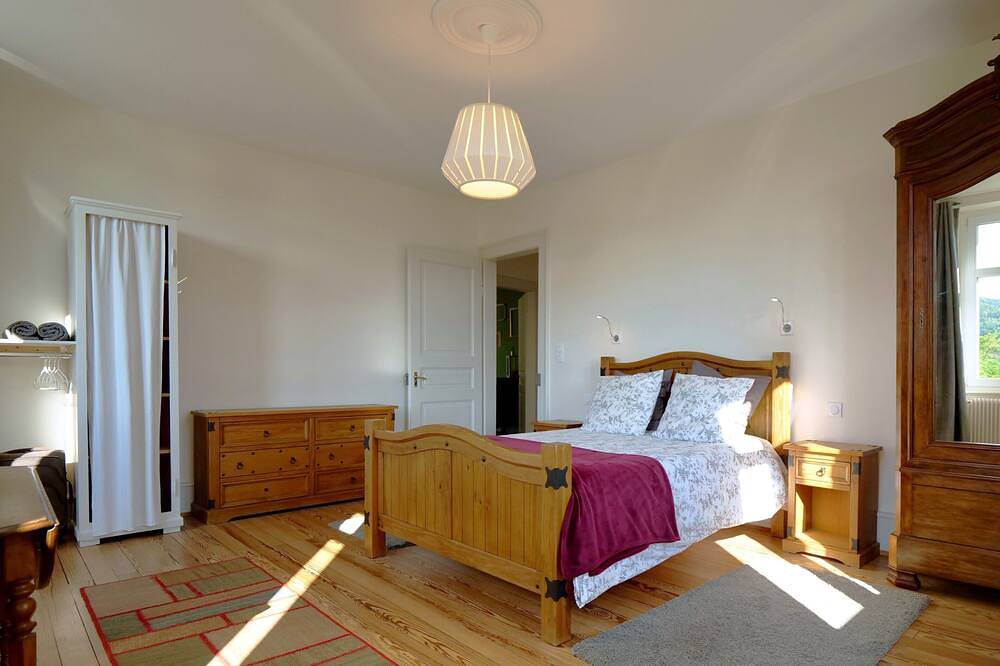 Appartement entier, Gîte dans Maison de Maître, grande terrasse avec vue, 3 chambres, 6 personnes in Munster, Parc naturel régional des Ballons des Vosges