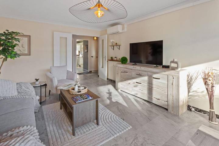 Gîte pour 4 personnes, avec terrasse et piscine dans Plage de la Salis - 3