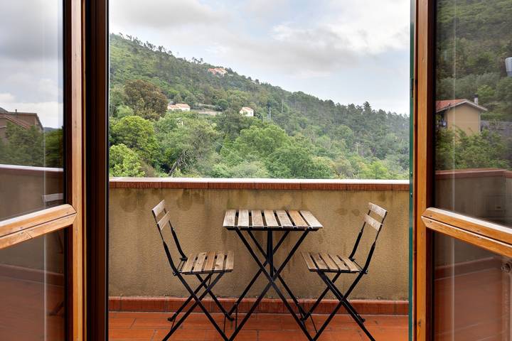 Appartamento intero, Appartamento 'Elena E Joerg 2' con vista sulle montagne, giardino in comune e Wi-Fi in Vezzi Portio, Riviera di Ponente